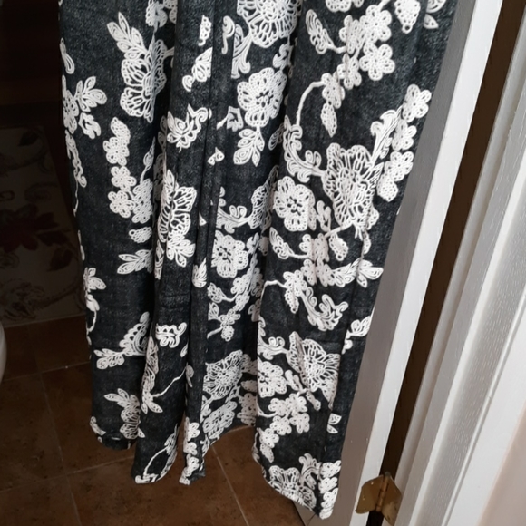 Strapless Floral Jumpsuit - Picture 4 of 5